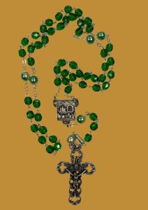 Ghirelli Green Glass Faceted Rosary Beads with Knock Apparition Junction (Pearl Highlight)
